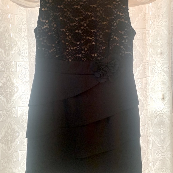 Black and Lace evening, formal or cocktail dress. - Picture 3 of 8
